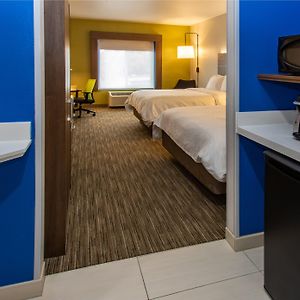 Standard Queen Room Two Queen Beds